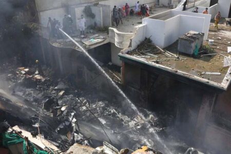 طیارہ حادثہ: فرانسیسی ماہرین کی ٹیم نے جائے حادثہ سے شواہد اکٹھے کرلیے