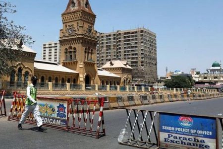 کراچی، لاک ڈاؤن کے پہلے ہی روز شہری پولیس سے تنگ آگئے