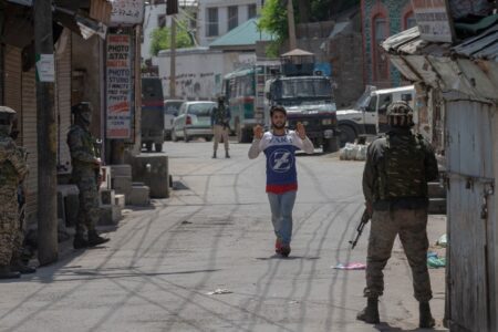 مقبوضہ کشمیر، بھارتی درندگی جاری، 2 نوجوان شہید
