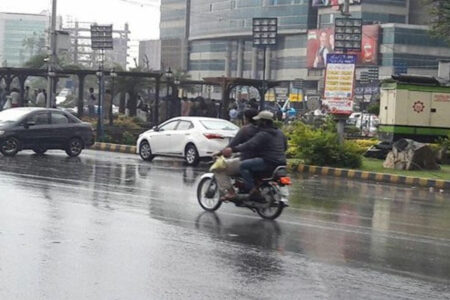 کراچی کے مختلف علاقوں میں ہلکی بارش: اربن فلڈنگ کا اندیشہ!