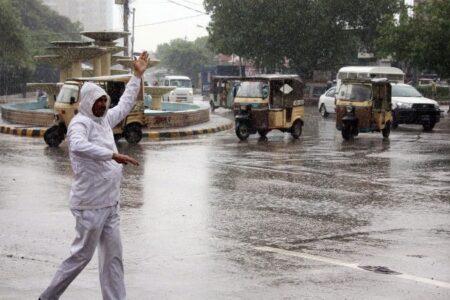 کراچی میں آج شام سے موسلا دھار بارش متوقع