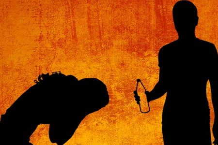 کراچی میں لیڈی پولیس اہلکار تیزاب گردی کا شکار بن گئی