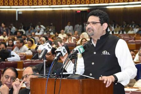 95 کھرب 2 ارب روپے کا بجٹ پیش، تنخواہوں میں 15 فیصد اضافہ