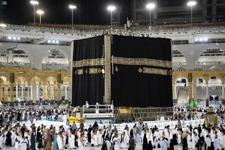 تاریخ میں پہلی بار نئے اسلامی سال پر غلاف کعبہ کی تبدیلی