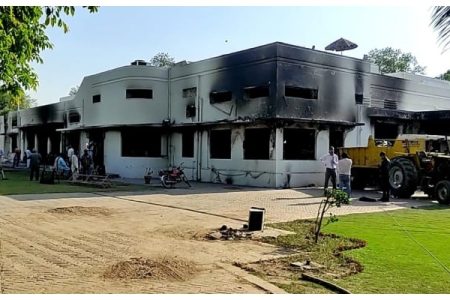 پی ٹی آئی سربراہ دہشت گردی کے مزید 3 مقدمات میں نامزد