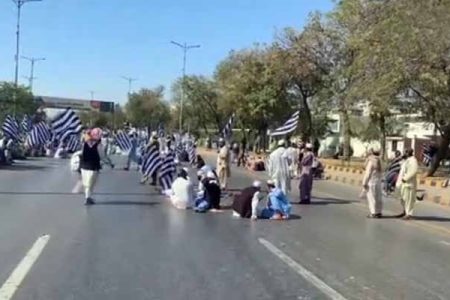 مبینہ انتخابی دھاندلی کیخلاف کراچی میں شدید احتجاج، ٹریفک نظام درہم برہم