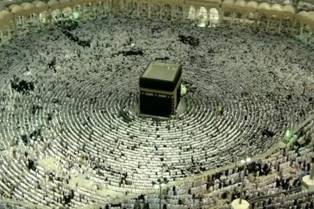 مسجد الحرام کی بالائی منزل سے چھلانگ لگانے والے شخص کو بچالیا گیا