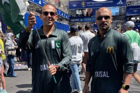 بوسٹن میراتھون: پاکستان کے دانش الہٰی، فیصل شفیع نے ورلڈ ریکارڈ بناڈالا